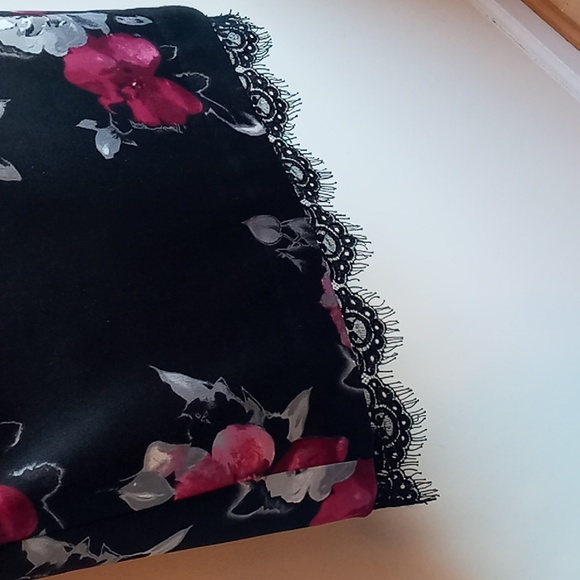 Gorgeous lace enhanced White House Black Market cocktail dress - Picture 4 of 9